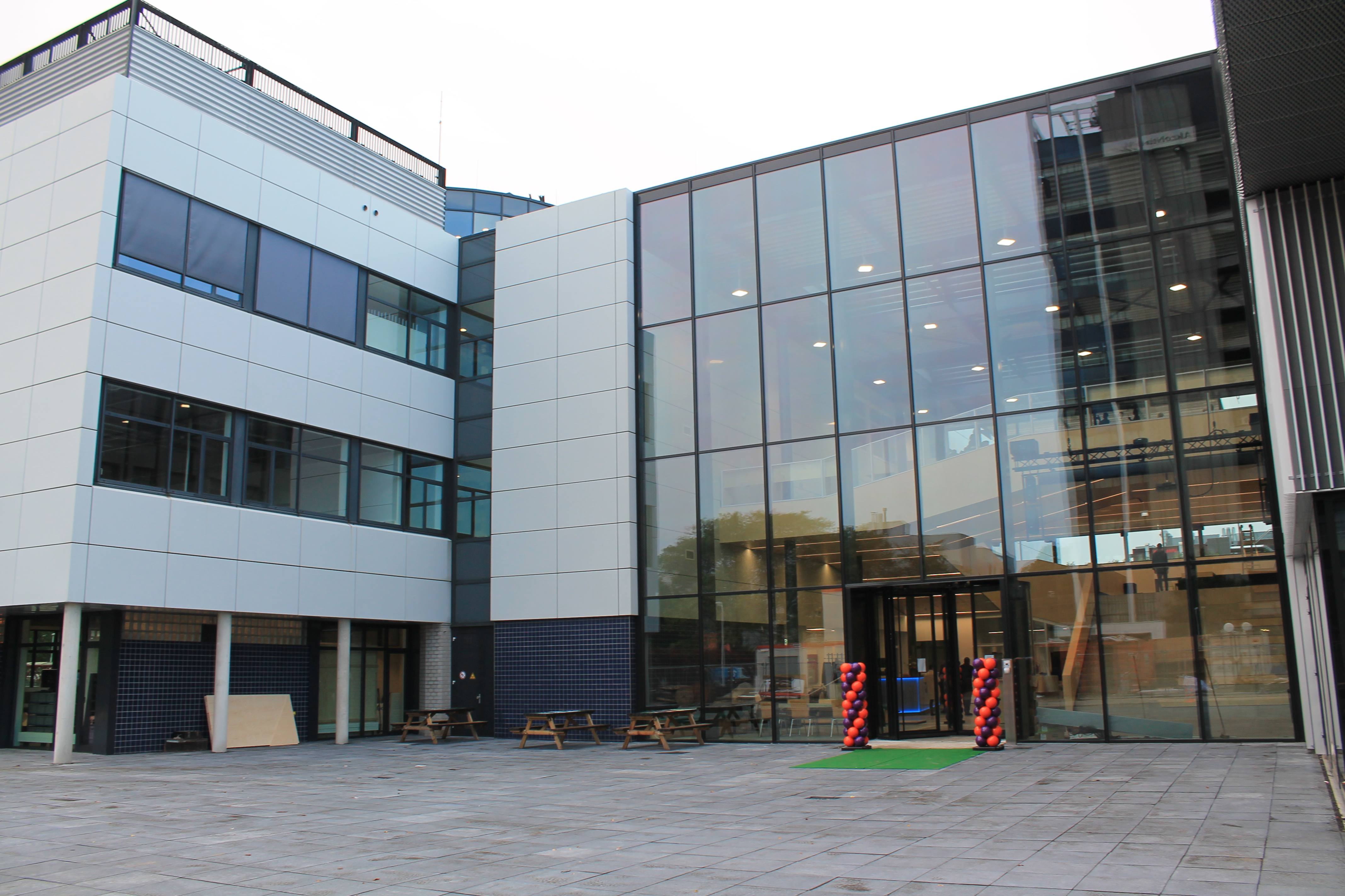 Tech Plaza, Tivolilaan