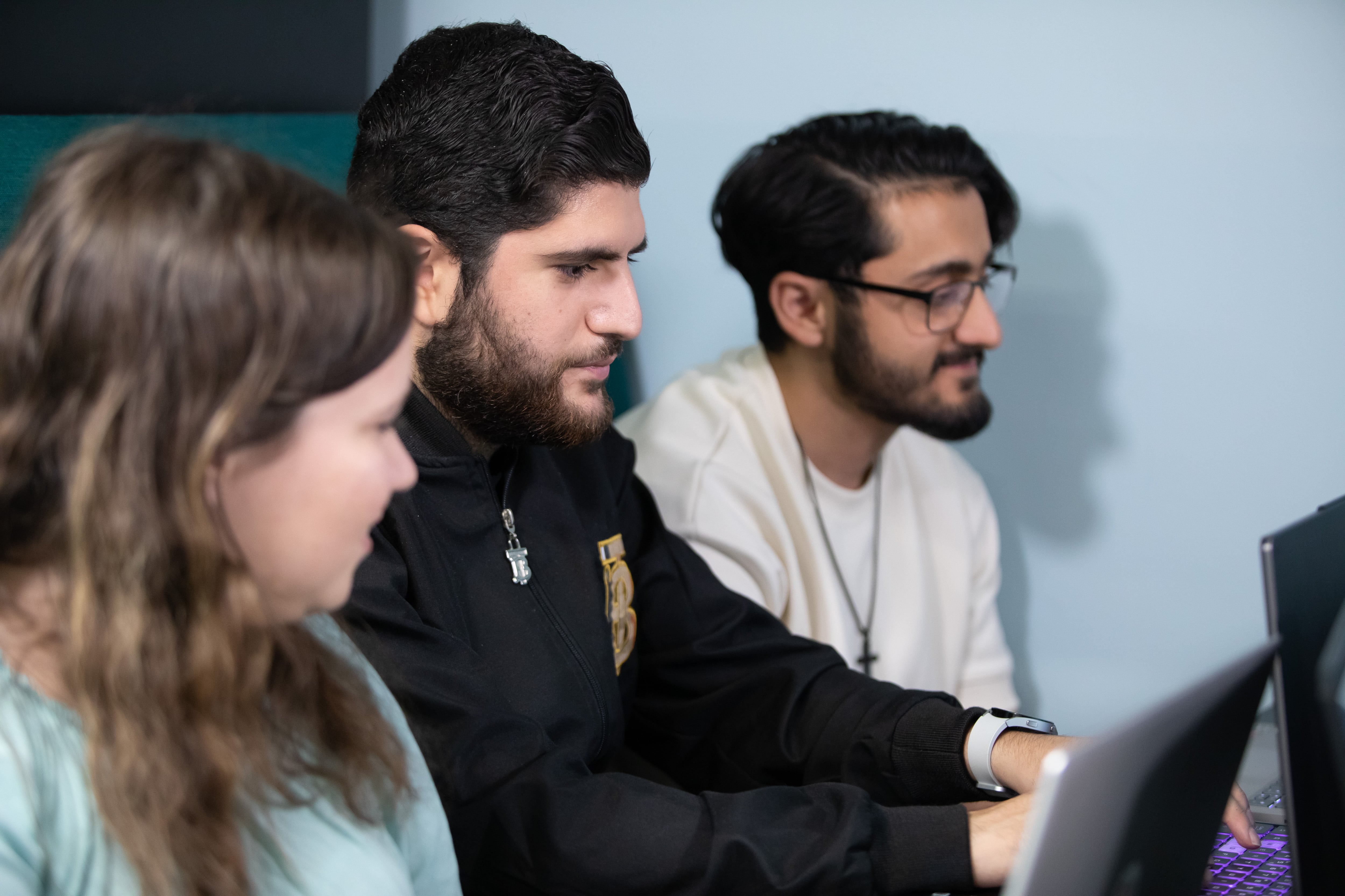 Studenten achter de laptop