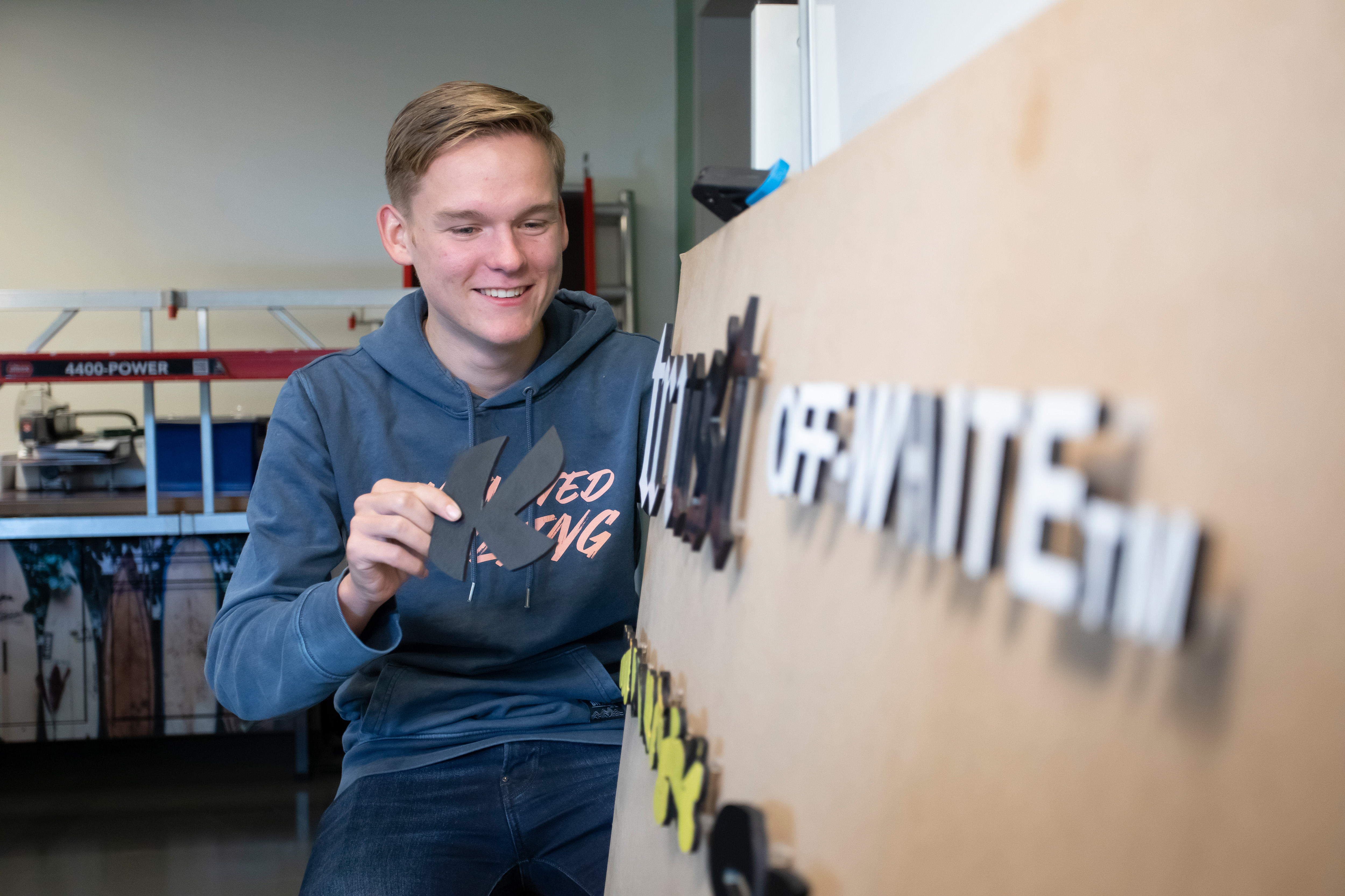 Student maakt een logo