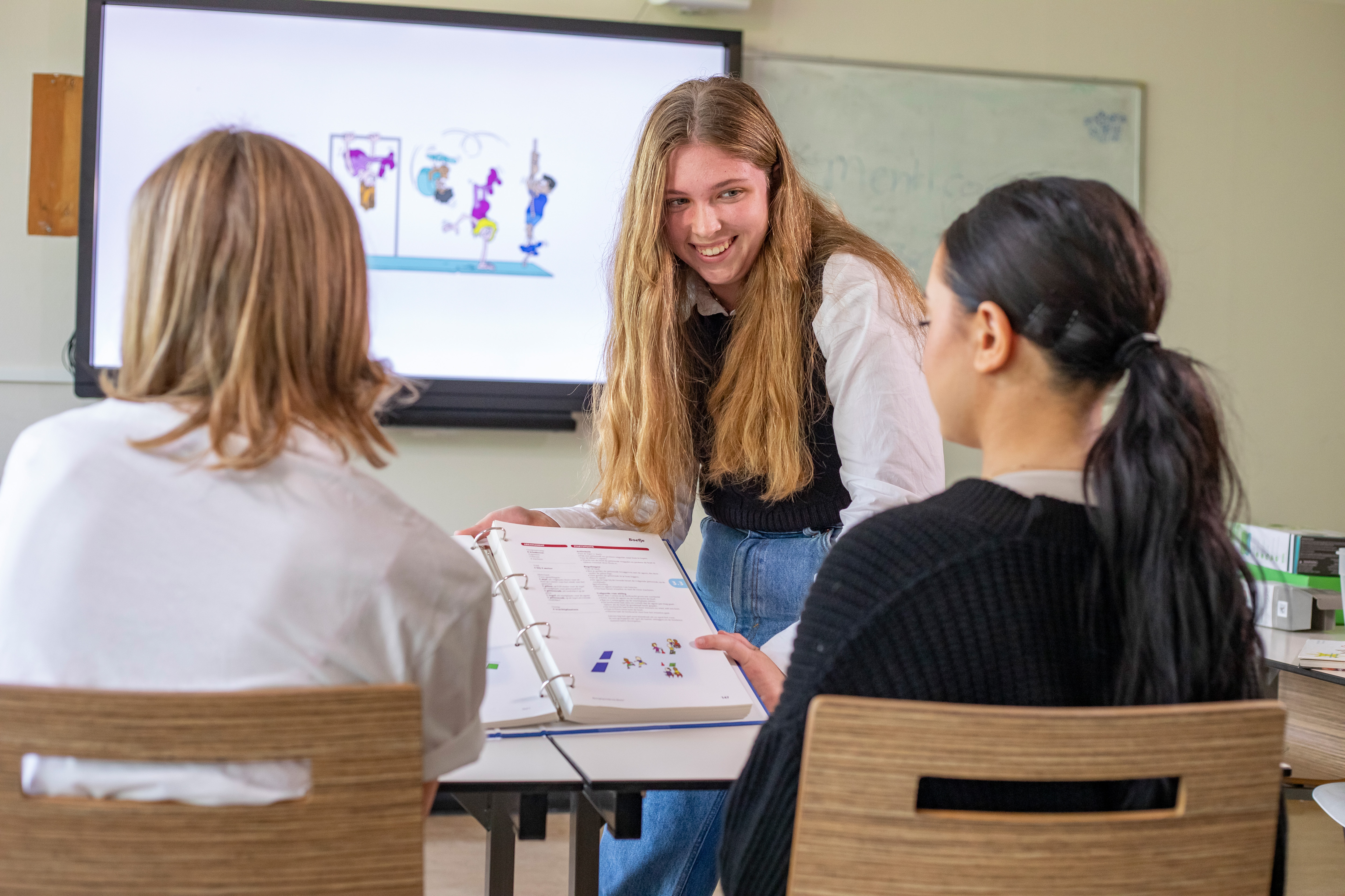 Student staat voor klas studenten
